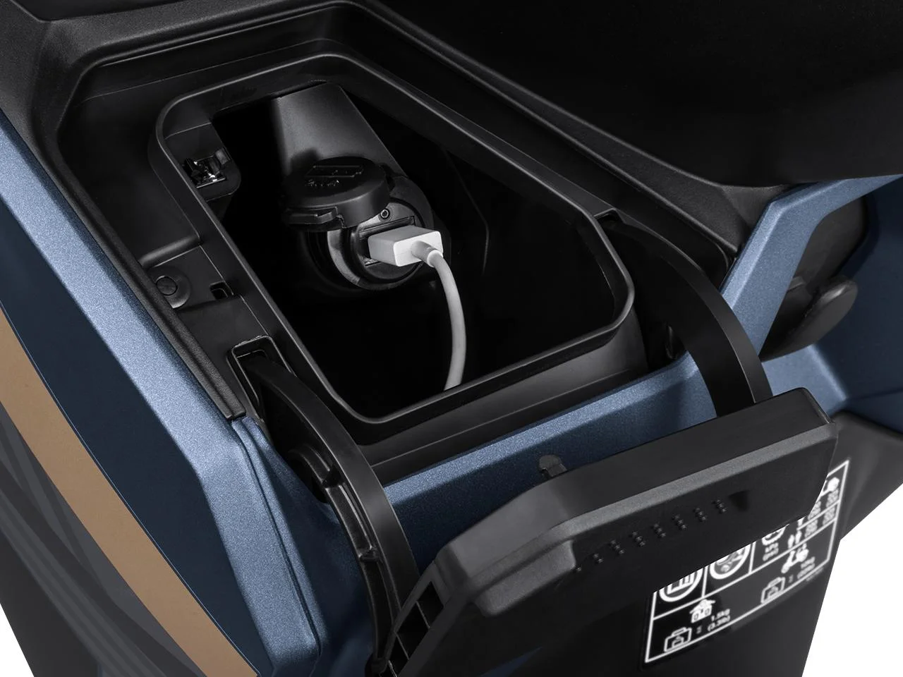 cổng sạc tiện lợi trên vario 125