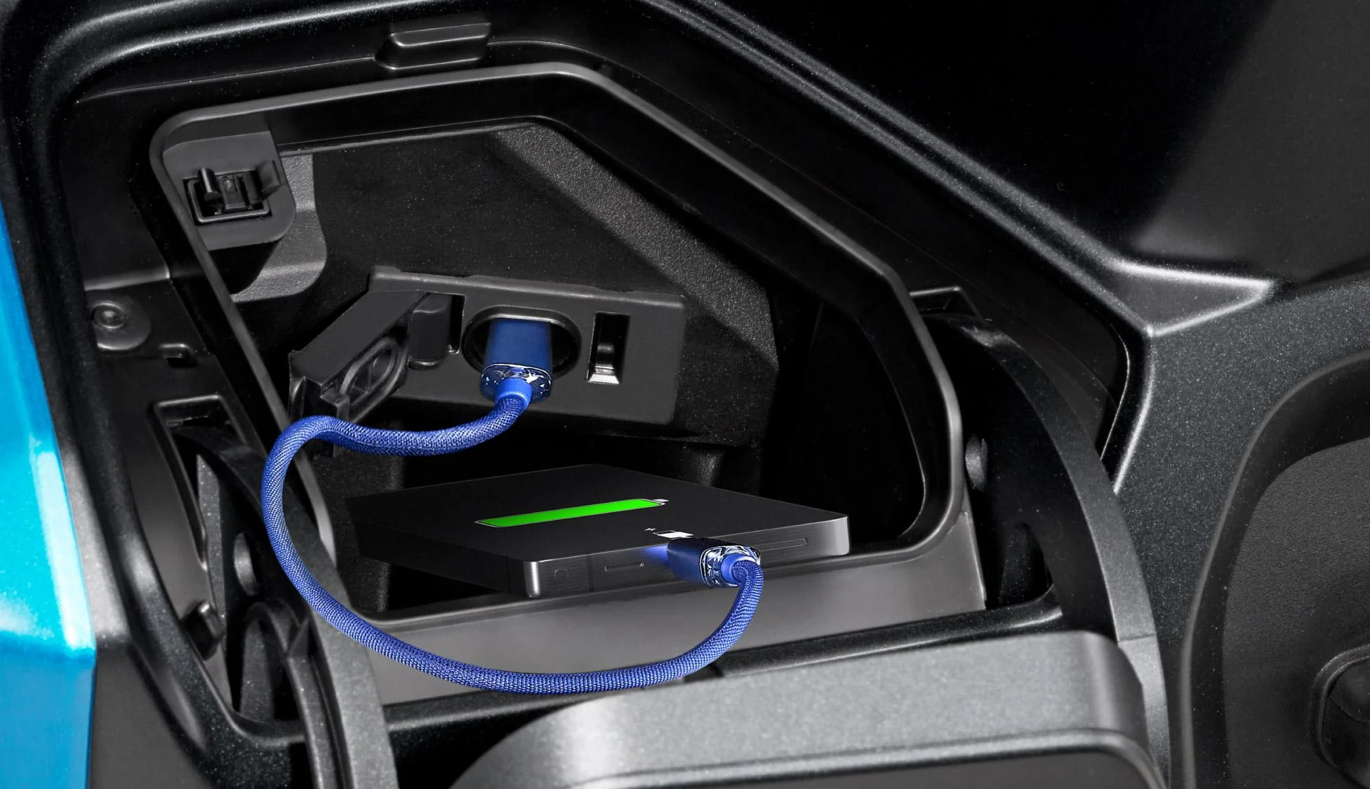 Cổng sạc USB Type-C và móc treo đồ tiện lợi trên xe Vario 125