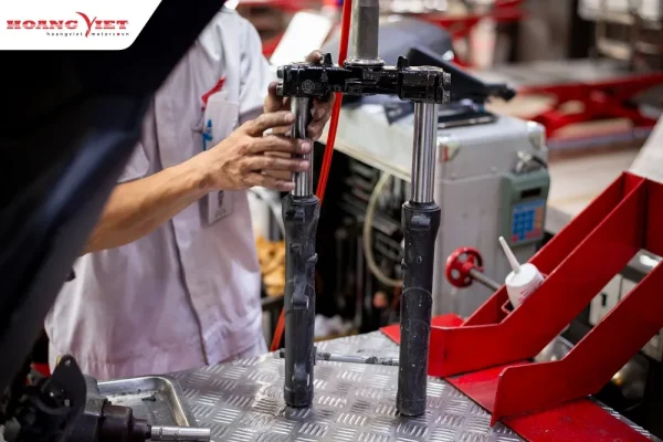 Bảo dưỡng phuộc xe máy tại HEAD Hoàng Việt
