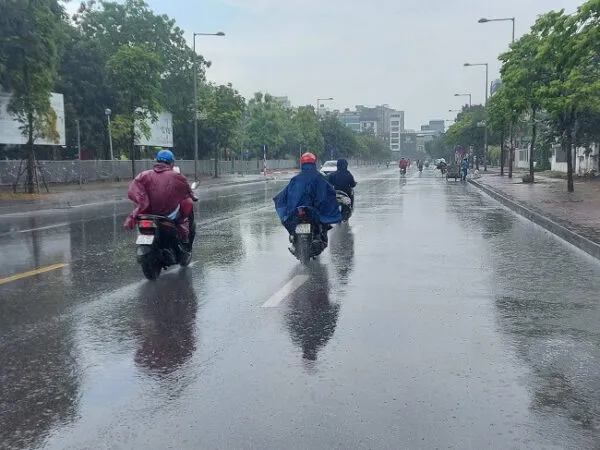 Lái xe an toàn trong mùa mưa lớn