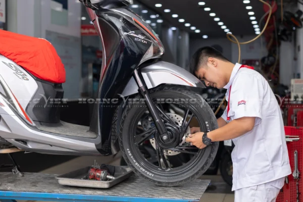 lốp xe máy mòn cần thay để đảm bảo an toàn