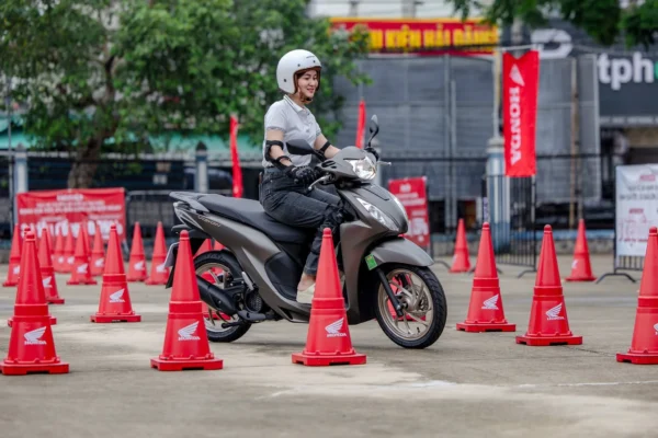 xe tay ga Honda tiết kiệm xăng Vision Air Blade