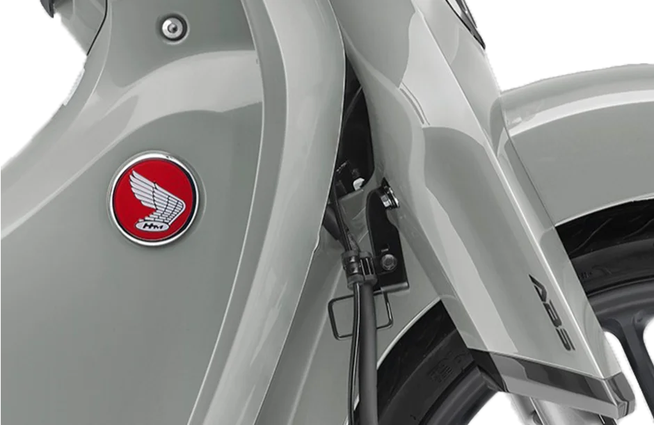 logo honda cánh chim sắc nét trên Super Cub C125 - Honda Super Cub 2026