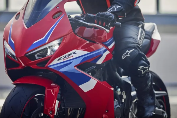 honda cbr650r 2026 với dàn áo khí động học và đèn led đôi